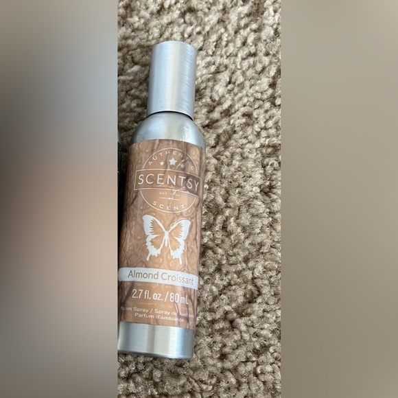 Scentsy bundle one room spray, three scent circled, one car bar clip - Picture 3 of 4